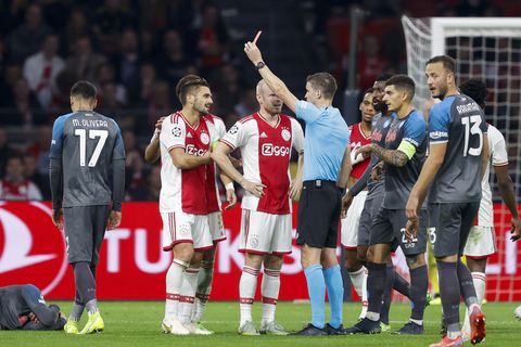 Ajax heeft dramatische herinnering aan Franse toparbiter bij laatste strohalm in Champions League