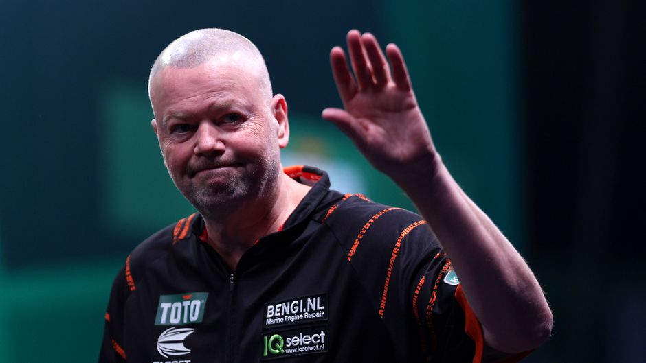 Vrouwen wilden massaal iets van Raymond van Barneveld: 'Tienduizenden e-mails, echt niet normaal'
