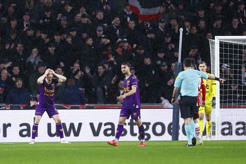 Opmerkelijke beslissing bij PSV - Go Ahead Eagles zorgt voor discussie: Eagles-schlemiel wéér betrokken