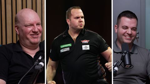 Hilarische anekdote over darter Dirk van Duijvenbode, die op UK Open borsthaar van een fan in de fik stak
