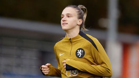 Nederlandse topvoetbalster (29) maakt heuglijk nieuws bekend: 'Geen plek waar ik liever ben'