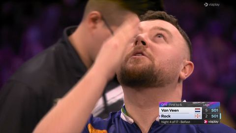 Thuisspeler Josh Rock totaal van slag na negendarter in Premier League, Gian van Veen juicht mee na perfecte leg