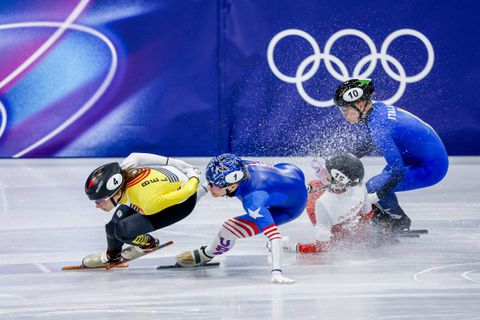 Gewonde Poolse shorttrackster deelt bij thuiskomst schrikwekkende beelden: 'Dit redde mijn oog'