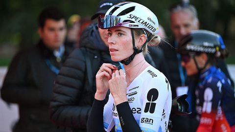 Nederlandse toprenster Demi Vollering gaat het rustiger aan doen: 'Grote uitputtingsslag'