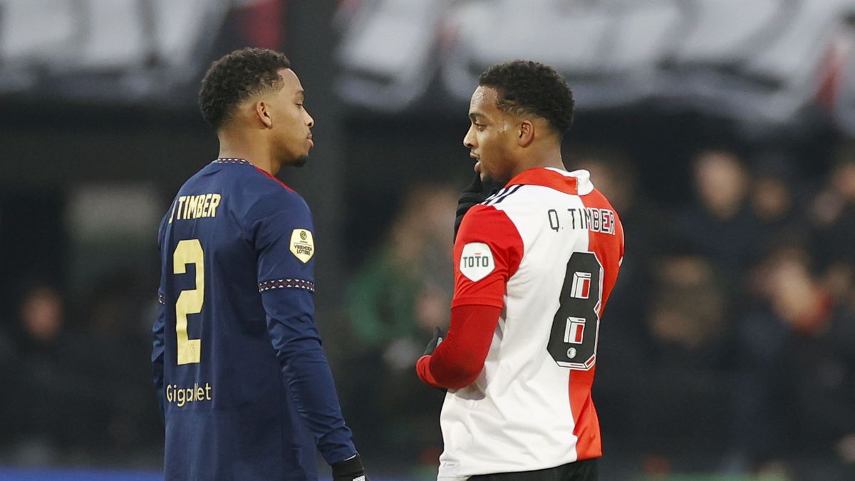 Quinten en Jurriën Timber voetballen zich in kort rijtje met Oranje-tweelingen