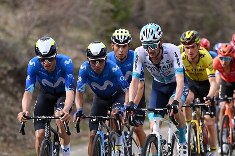 Wout Poels krijgt het aan de stok in peloton: 'Hij sloeg me echt keihard'