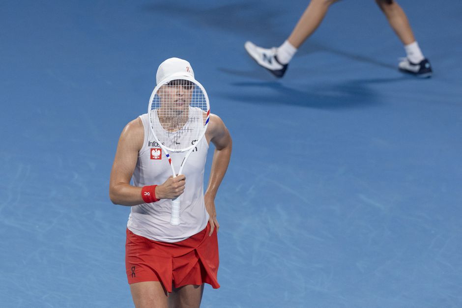 Beveiligde toptennisster druipt af na dramatische wedstrijd tegen stuntende tiener