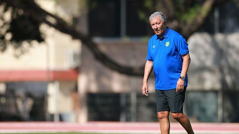 Bondscoach Henk ten Cate moet Suriname laten geloven in WK-droom: 'Hij gaf ons het gevoel dat we Real Madrid waren'