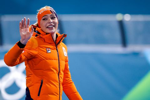 Schaatsicoon Jutta Leerdam zet bekende zus in het zonnetje op bijzondere dag