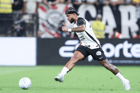 Memphis Depay aangeklaagd in Brazilië na merkwaardige, maar goedbedoelde actie bij zijn club