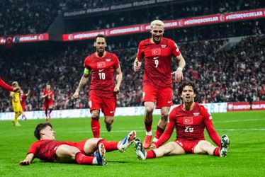 Turkije dankt in Nederland geboren verdediger en is één stap verwijderd van WK-plaatsing
