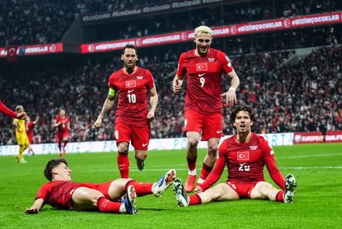 Turkije dankt in Nederland geboren verdediger en is één stap verwijderd van WK-plaatsing