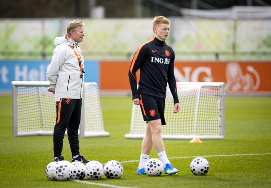 Ronald Koeman mysterieus over debuut van Kees Smit bij Oranje: 'Dat is een mooie vraag voor na Ecuador'