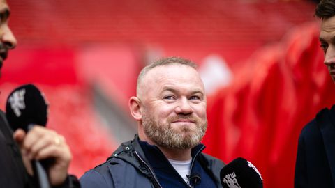 Wayne Rooney verbaast vrienden met bizarre onthulling: 'Als ik alleen in bed ben...'
