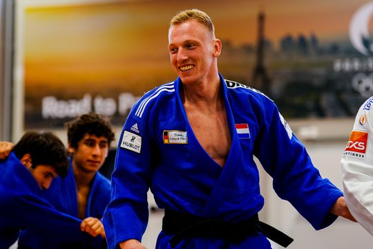 Frank de Wit krijgt al na 44 seconden ippon tegen in EK-finale judo, ook zilver voor Joanne van Lieshout