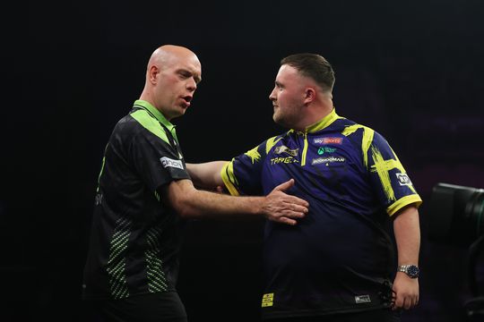 Topdarter Luke Littler voedt geruchten met nieuwe afmelding, ook Michael van Gerwen afwezig