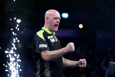 Update over liefdesleven van topdarter Michael van Gerwen (37): 'De ene na de andere om z'n nek'