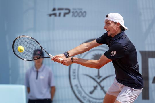 Tenniscoach van topspeler bedreigt scheidsrechter na bizarre wedstrijd in Madrid: 'Je zou je moeten schamen!'