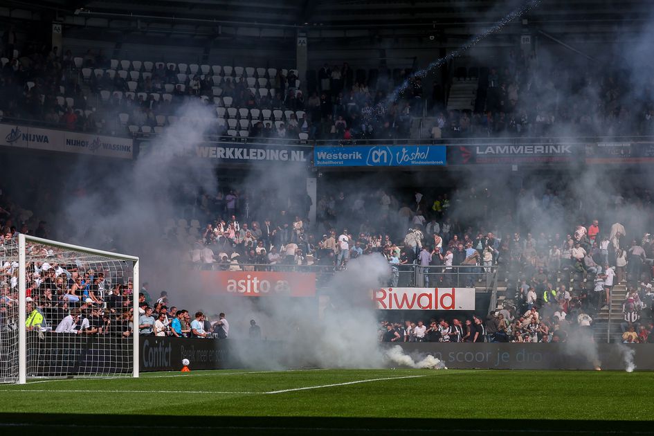 Degradatiekraker gaat helemaal mis in Almelo: fans Heracles op de vlucht na vuurwerk van 'eigen' kan