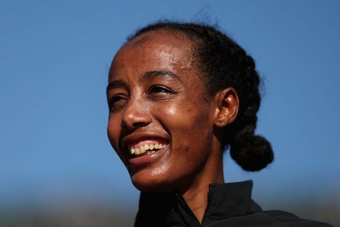 Topatlete Sifan Hassan schittert in speciale rol bij marathon van Londen ondanks blessure: 'Dit is verbazingwekkend'