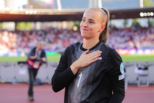 Openhartige Oranje Leeuwin (26) doet boekje open over moeilijke maanden: 'Ik kon niet mezelf zijn'