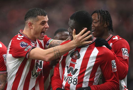 Brian Brobbey en Nederlandse teamgenoten beïnvloeden vedette op bijzondere wijze