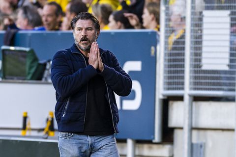 Grote schrik om afwezige NAC-trainer na duel met Ajax: 'Moest ter controle naar het ziekenhuis'