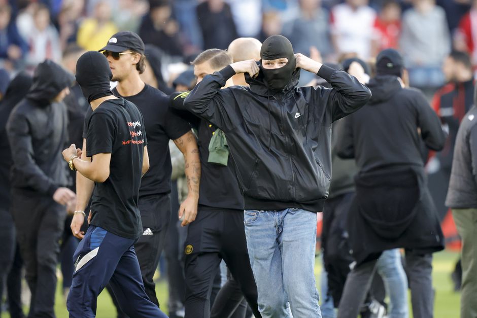 FC Utrecht heeft begrip voor harde straf, maar 'verschrikkelijk dat ook goedwillende supporters de dupe zijn'