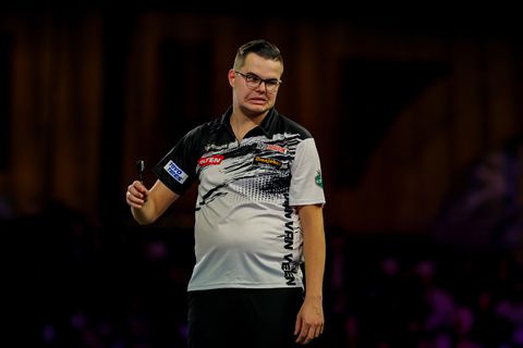 European Darts Grand Prix | Bijna perfecte Gian van Veen onderuit tegen titelverdediger, Wessel Nijman wint Nederlands onderonsje