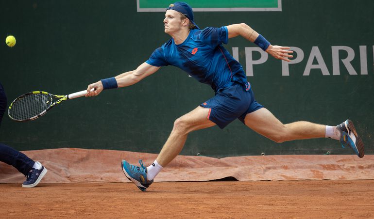 Jesper de Jong trekt goede vorm door en speelt zich naar tweede ronde op Roland Garros