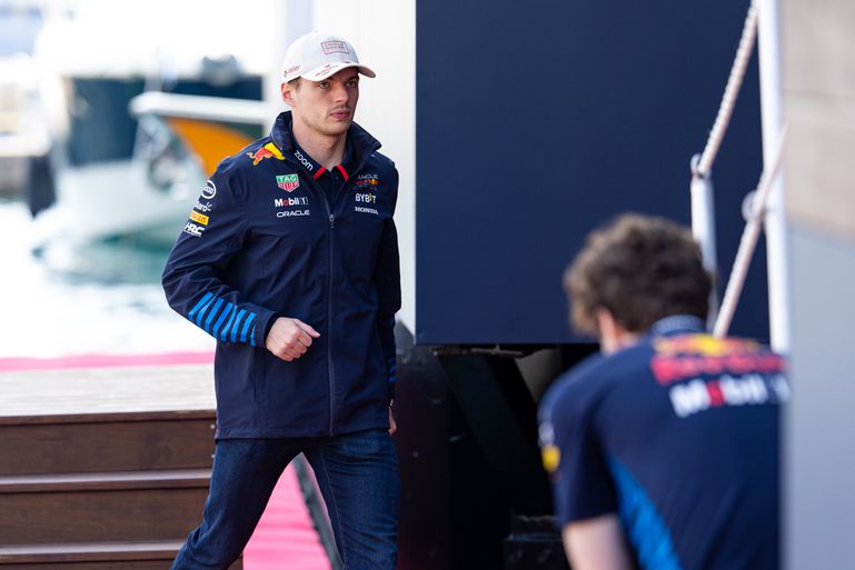Max Verstappen verveelde zich dood bij GP Monaco: 'Ik moest ook heel nodig naar de wc'