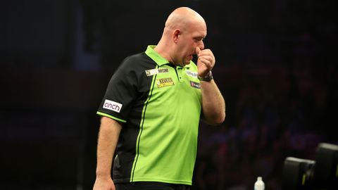 Goede vriend Vincent van der Voort steunt topdarter Michael van Gerwen in zware periode na relatiebreuk: 'Het is heel verdrietig allemaal'