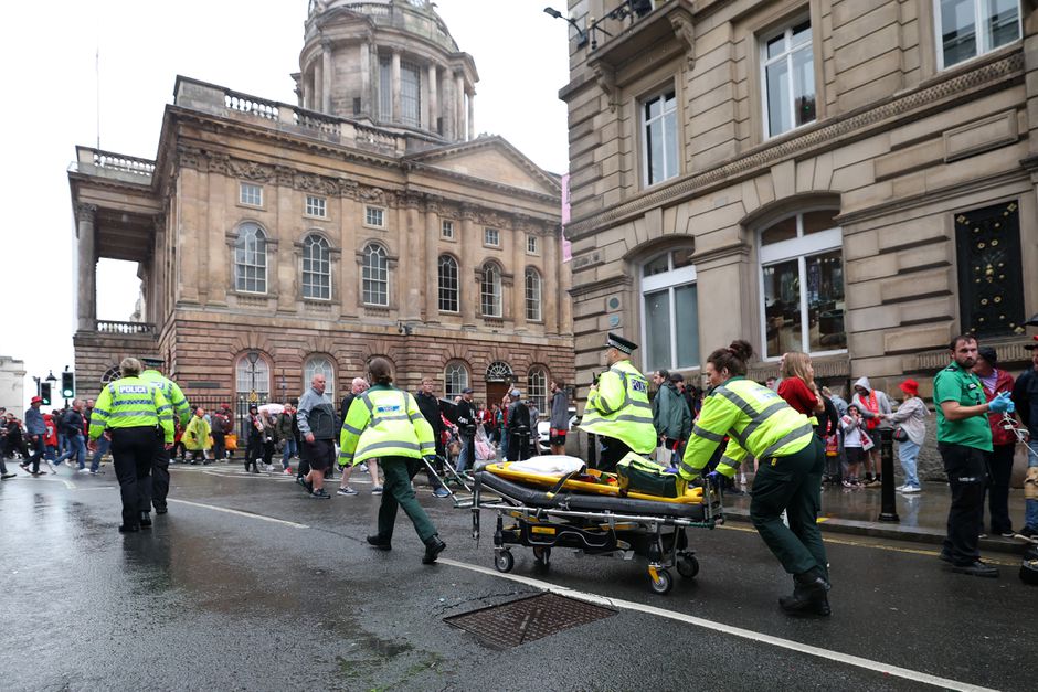 Liverpool geeft officieel statement na schokkend incident, politie spreekt van 27 gewonden en 'geen terrorisme'
