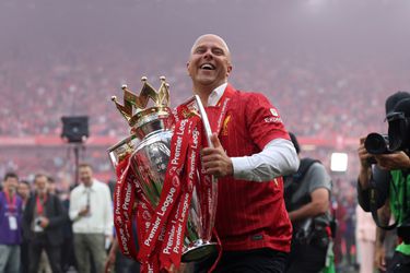 Arne Slot schrijft geschiedenis met Liverpool, maar waarschuwt: 'Volgend jaar wordt nóg zwaarder'