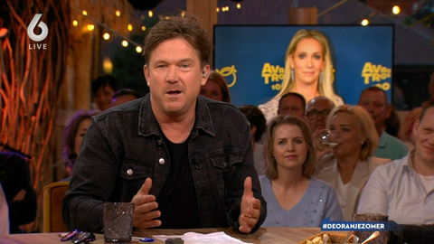 Afwezige Hélène Hendriks toegesproken bij opening van 'haar' talkshow: 'Dat zal haar zeker goed doen'