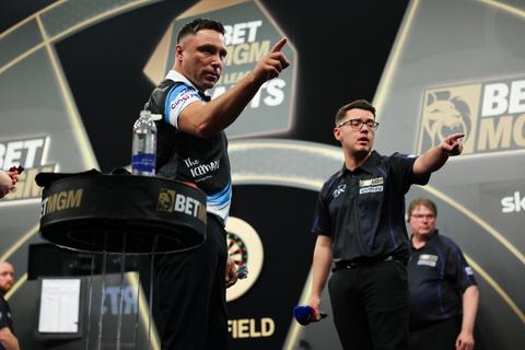Onbegrip over actie van topdarter Gerwyn Price: 'Hij heeft overal maling aan'