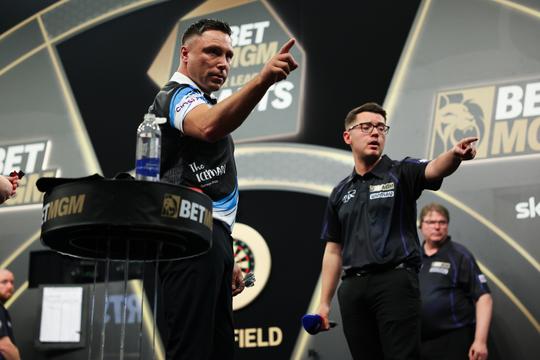 Onbegrip over actie van topdarter Gerwyn Price: 'Hij heeft overal maling aan'