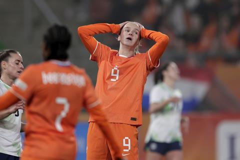 Vivianne Miedema ontbreekt voor belangrijke WK-kwalificatieduels Oranje Leeuwinnen