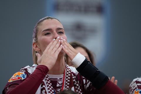 'Gewilde' Estavana Polman pareert lastige vraag van Eva Jinek: 'Dat vind ik ook spannend'