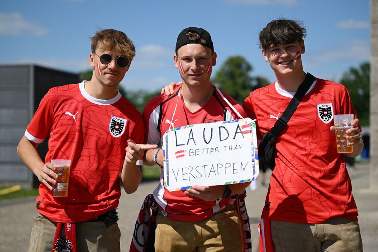 Oostenrijkse fans pesten Nederland op EK en delen sneer uit naar Max Verstappen