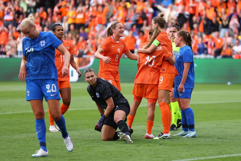 LIVE Oranje Leeuwinnen | Vivianne Miedema is helemaal terug: spits straft geklungel van Finland keihard af