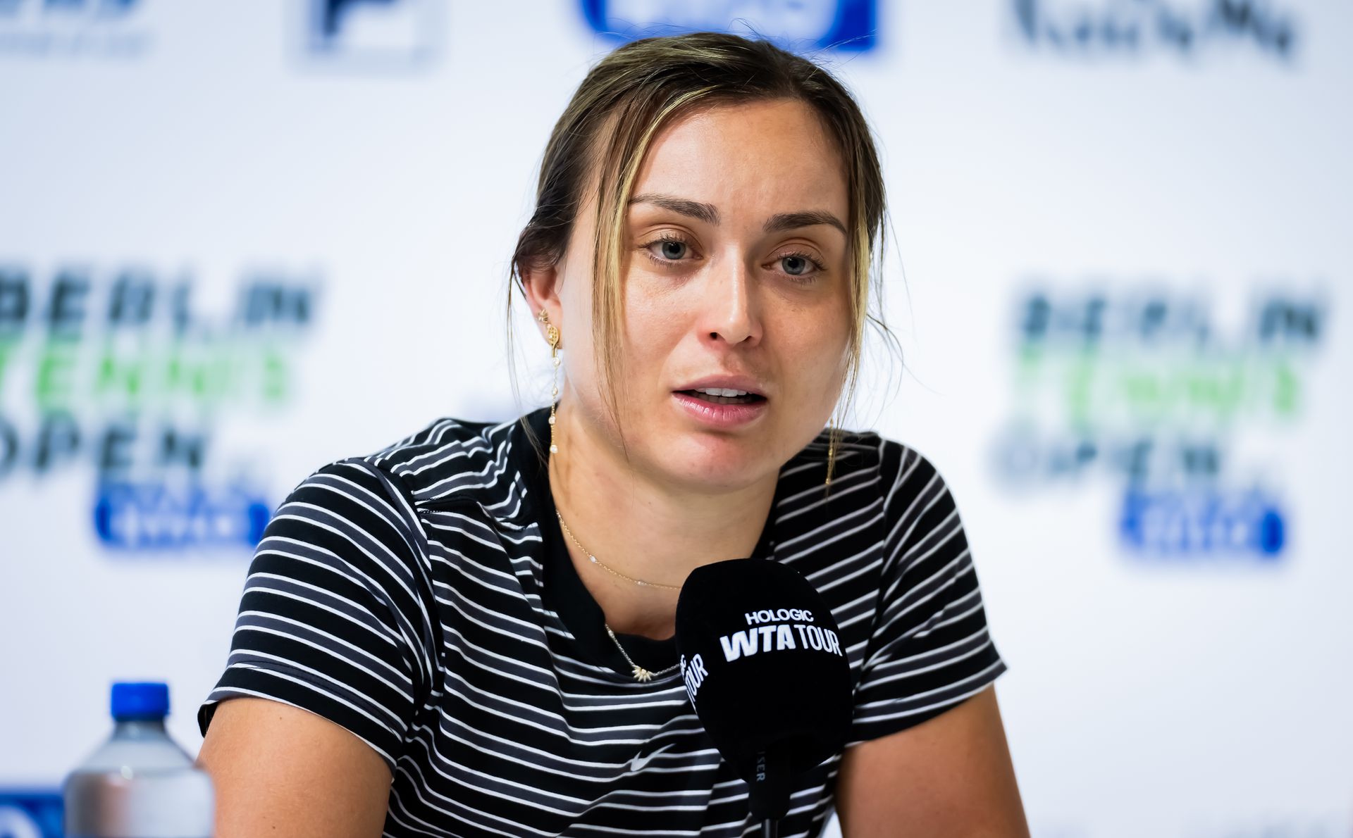 Geplaagde toptennisster doet boekje open over relatie met collega: 'Ben er  helaas aan gewend geraakt' | Sportnieuws.nl