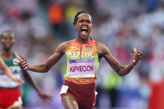 Rivale van topatlete Sifan Hassan jaagt op historisch record: 'Als een man het kan...'