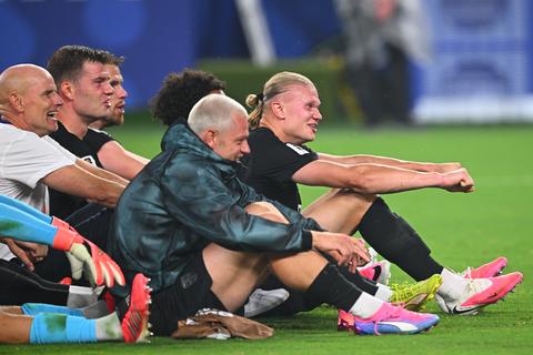 Dit is het verhaal achter de roeiende Noorse fans én spelers op het WK voetbal