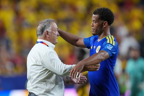 Curaçao en Dick Advocaat moeten gehuldigd worden na avontuur op WK voetbal: 'Nu is de tijd om door te pakken'