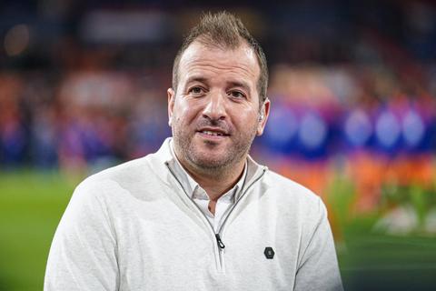 Hilariteit bij Van der Vaart na 'fantastische' actie Oranje-speler: 'Doe je dat op een date, loopt ze zo weg'