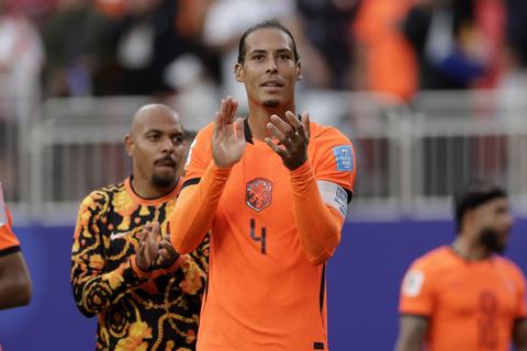 Oranje-captain Virgil van Dijk denkt gelijk vooruit na groepswinst op WK: 'Dat verwacht ik'