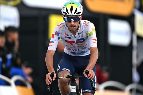 Onenigheid in kopgroep Tour de France: Fransman wordt bijna gesmeekt zich te laten zakken