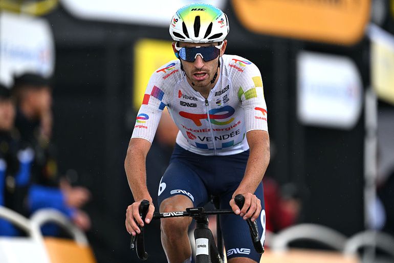 Onenigheid in kopgroep Tour de France: Fransman wordt bijna gesmeekt zich te laten zakken