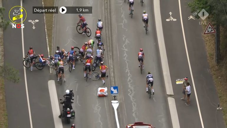 'Misselijk valletje' nog vóór eerste kilometer in Tour de France Femmes: 'Dit is het laatste wat je kan gebruiken'